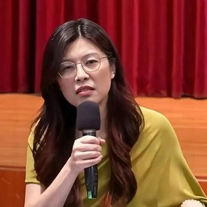 连战推荐下由绿转蓝！郑丽文逆袭当选国民党主席的背后三股力量