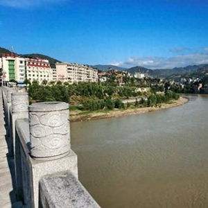 婚礼当天跳河男子遗体已找到，女方称会尽快去看 男方家属：还在了解跳河具体原因