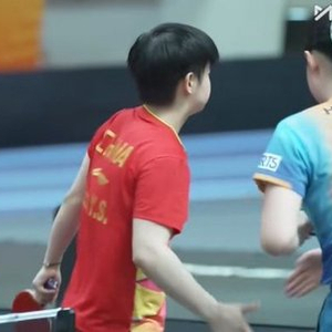 亚锦赛女团决赛：孙颖莎3-0战胜张本美和，国乒总比分2-0领先日本