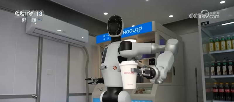 新消费图鉴 | 情感搭子、随身翻译官……“科技+”激发消费“新”风尚