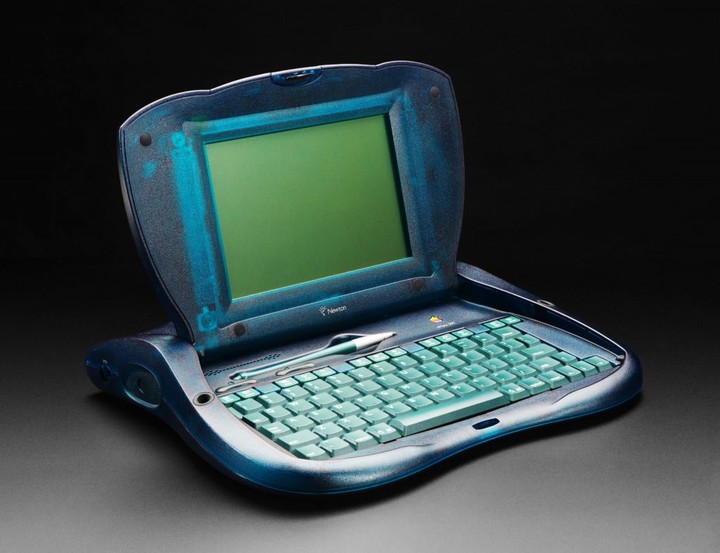 苹果做了台新 MacBook，比最便宜的 iPhone 还便宜，目标是卖爆