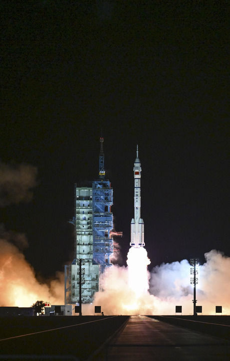 神舟弦鸣不辍 天地共谱长歌――写在神舟二十一号载人飞船成功发射之际