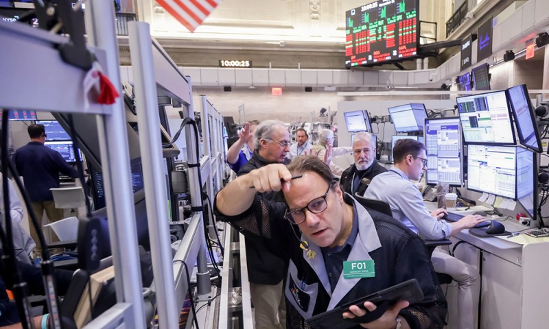 比特币“雪崩”，压力给到华尔街