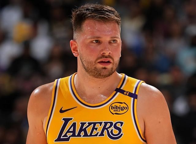 43分9板13助！东契奇打疯了，一战刷爆多项NBA纪录，老詹把话挑明