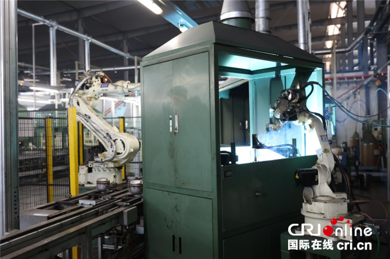 【2025打卡中国】商丘民权有多“冷”?外国网红在这里找到了一条百亿“热”链! 【2025打卡中国】商丘民权有多“冷”?外国网红在这里找到了一条百亿“热”链!