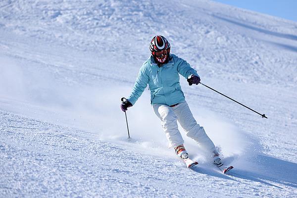 未成年人滑雪撞伤他人，谁之过？法院这样判→