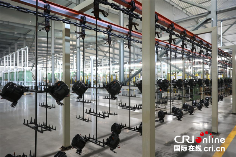 【2025打卡中国】商丘民权有多“冷”?外国网红在这里找到了一条百亿“热”链! 【2025打卡中国】商丘民权有多“冷”?外国网红在这里找到了一条百亿“热”链!