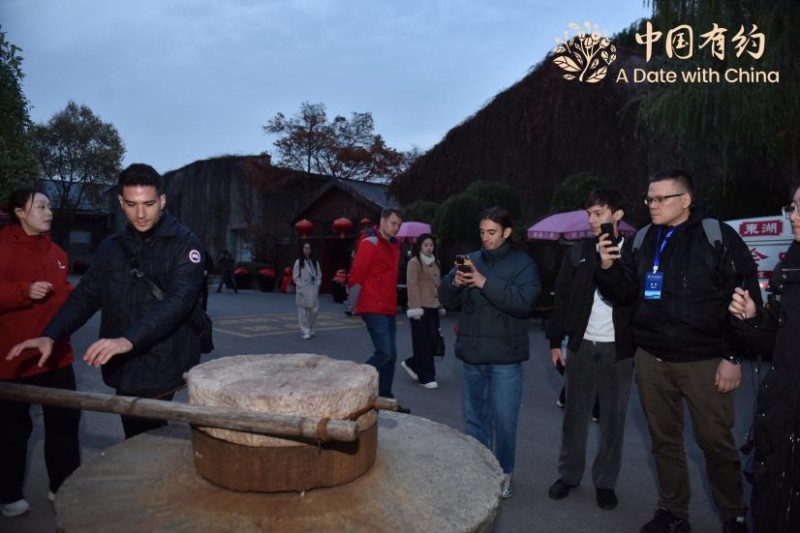 中国有约丨千年醋韵 看国际友人解锁山西老陈醋的“味觉密码”