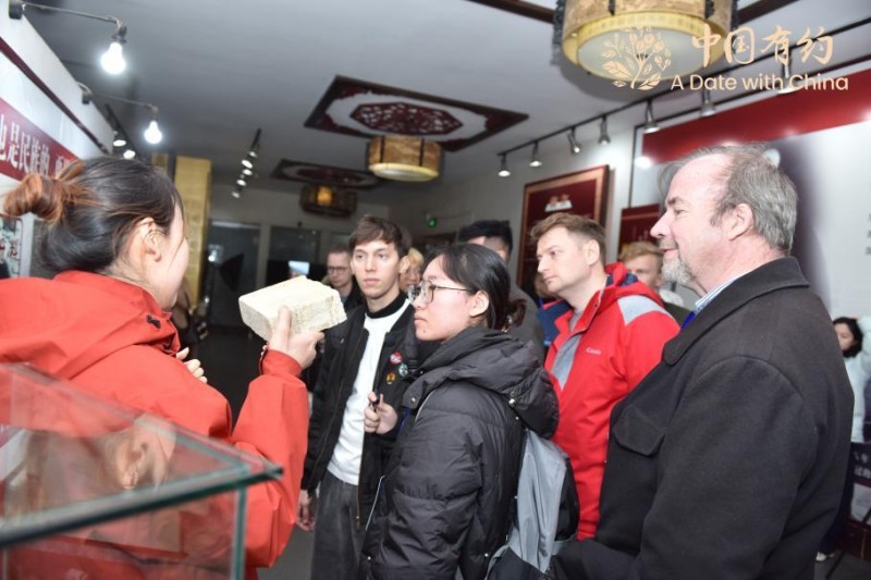 中国有约丨千年醋韵 看国际友人解锁山西老陈醋的“味觉密码”