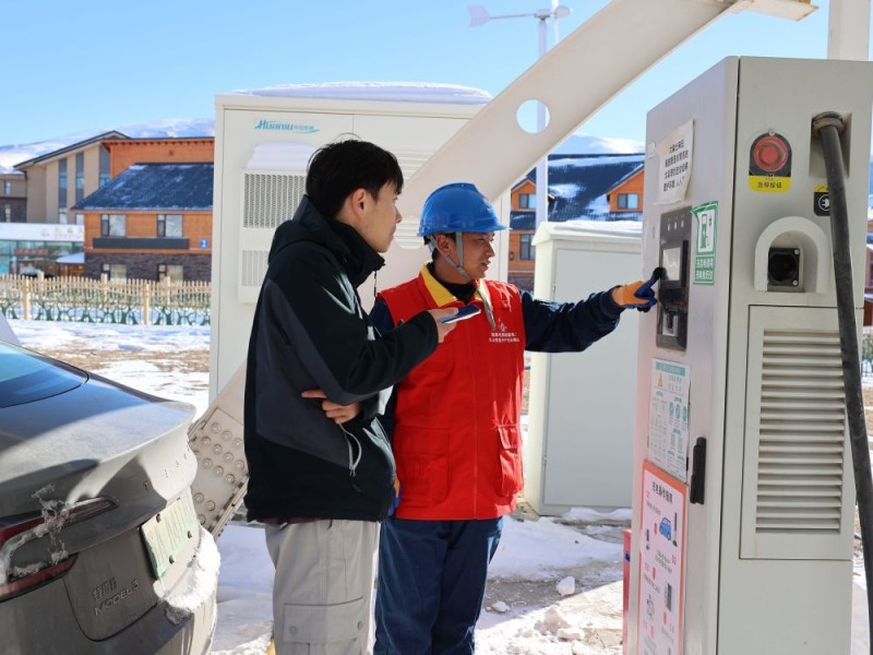 全域感知引客来 新疆赛里木湖冬季旅游热度攀升