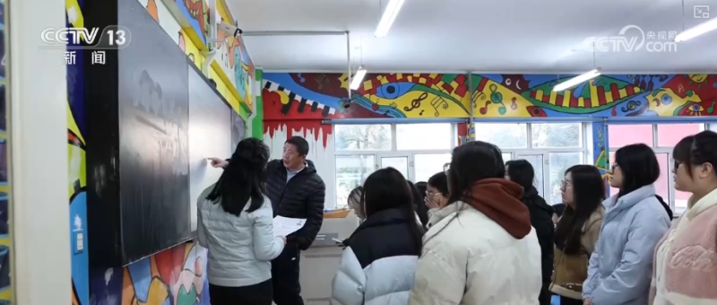 @高校毕业生，就业“大礼包”请查收！2025年秋招这几类人才成“香饽饽”↓