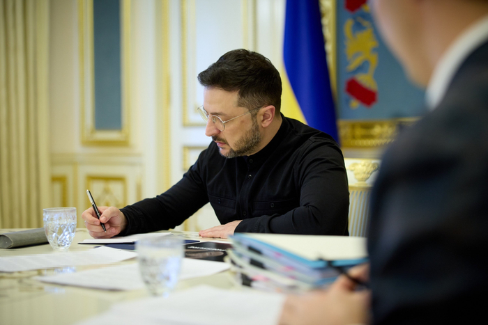 乌媒:泽连斯基称,乌军准备近期再对俄目标发动远程打击