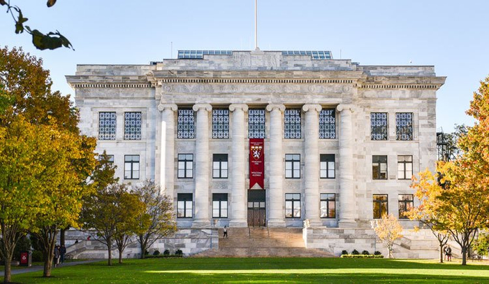 美国哈佛大学医学院发生爆炸 警方公布嫌疑人图像