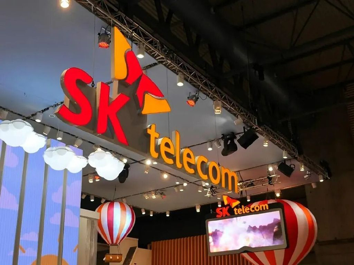 T1击败KT夺冠，Faker用第六冠给LPL资本上了一课