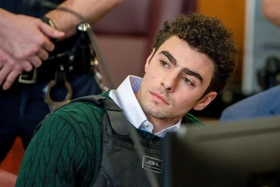 枪杀美医保高管嫌犯路易吉：被曝在监狱内“非常受欢迎”，此前有大量粉丝给他打钱