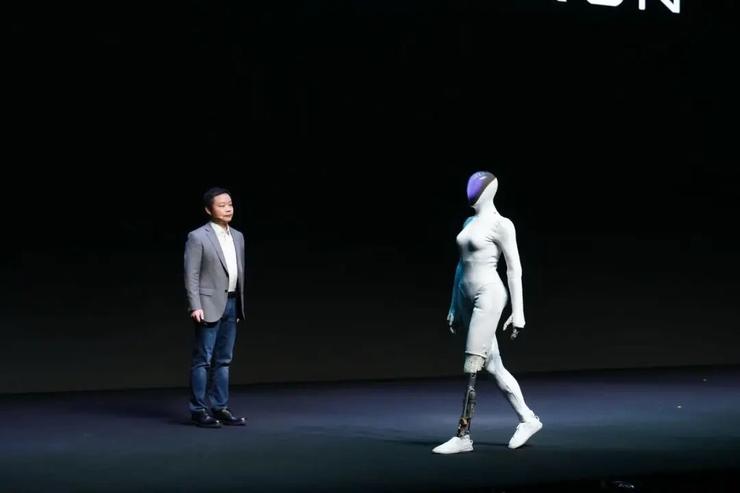 小鹏X9超级增程发布：官宣一年研发落地，预售价35万元起