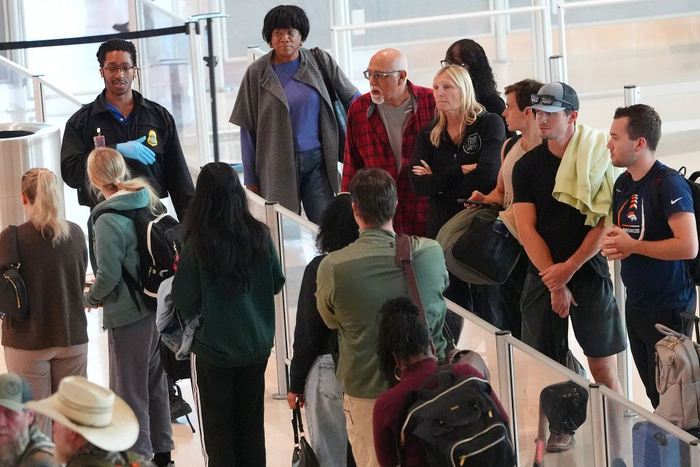 全美约6%航班被取消，政府“停摆”重创航空运营