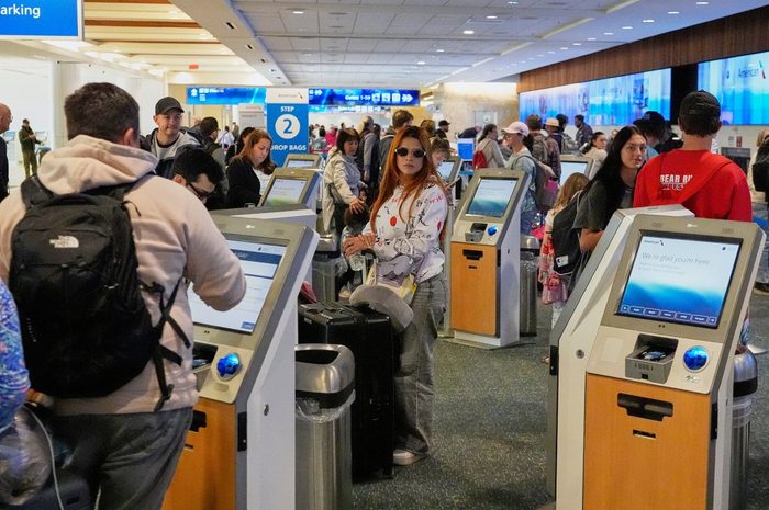 全美约6%航班被取消，政府“停摆”重创航空运营