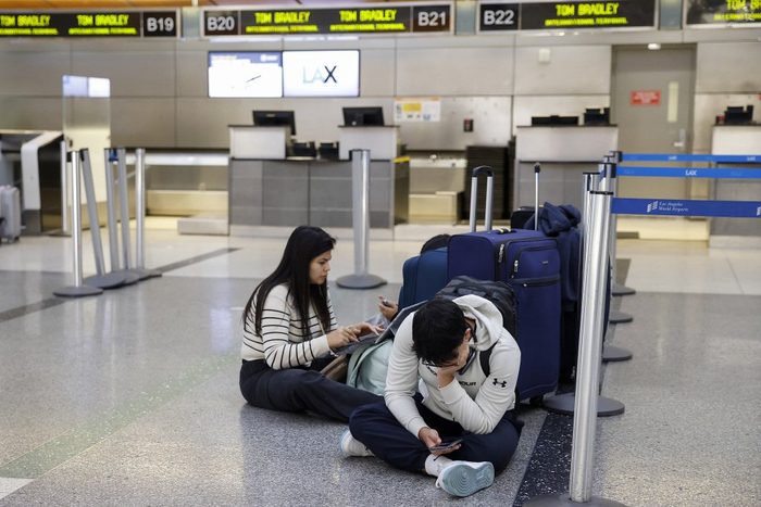 全美约6%航班被取消，政府“停摆”重创航空运营