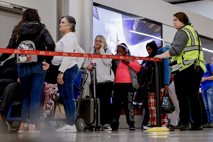 全美约6%航班被取消，政府“停摆”重创航空运营