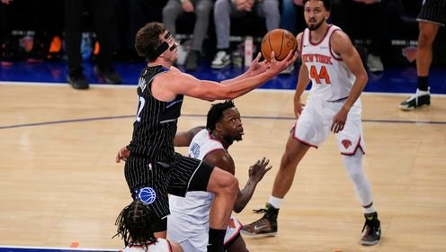 魔术终结尼克斯5连胜 小瓦28+9 班凯罗伤退 布伦森31+6