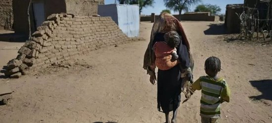 这里已被屠城，血迹太空可见