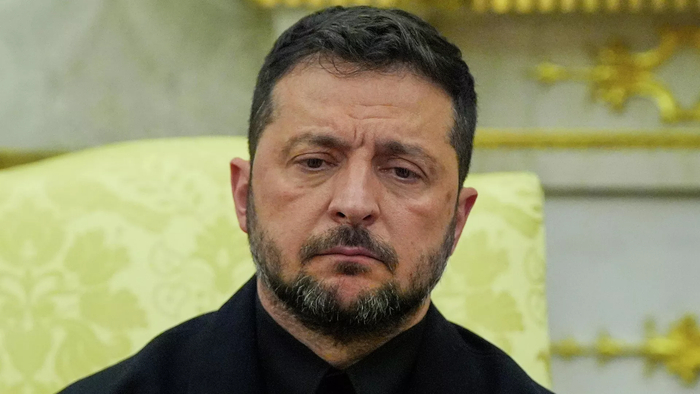 乌前总理称美已在物色泽连斯基继任者！美威胁与俄贸易面临500%关税，特朗普首次表态