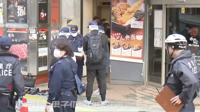 日本东京突发持刀伤人事件！40多岁女子被刺致重伤，紧急送医，嫌犯行凶后逃逸
