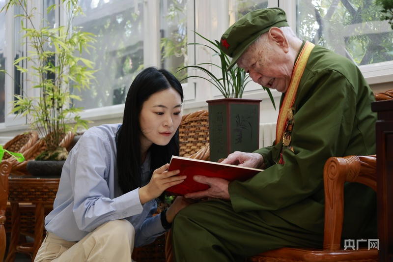 老龄盛典・银发榜样丨百岁抗战老兵李登月：胜利是鲜血换来的，要加倍珍惜