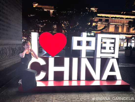 日本知名歌手美依礼芽：我永远支持一个中国！