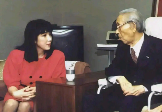 深挖 | 骑摩托、玩摇滚、猜拳赢了让老公跟自己姓……高市早苗，要多野有多野！