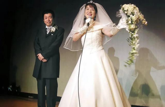 深挖 | 骑摩托、玩摇滚、猜拳赢了让老公跟自己姓……高市早苗，要多野有多野！