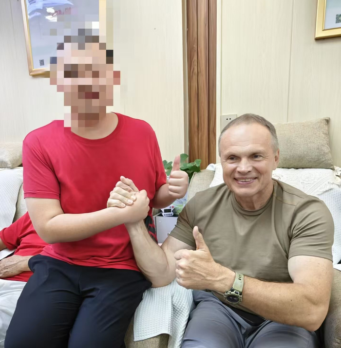 俄著名试飞员博格丹爆料：苏75明年首飞