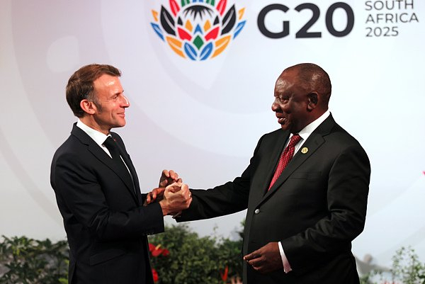 压倒性通过！破例首日表决，美国这下真破防了