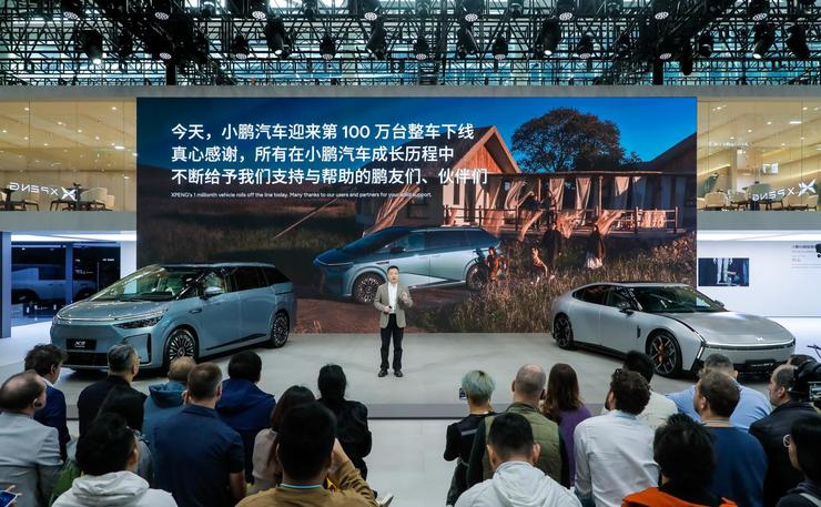 小鹏汽车达成百万台整车下线，小鹏 X9 超级增程领衔登陆广州车展， 「 剪腿版」全新一代 IRON 、 汇天陆地航母同台闪耀