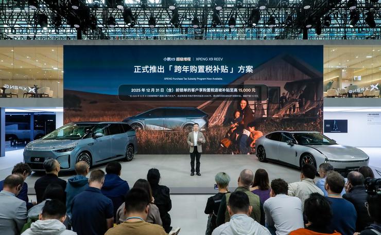 小鹏汽车达成百万台整车下线，小鹏 X9 超级增程领衔登陆广州车展， 「 剪腿版」全新一代 IRON 、 汇天陆地航母同台闪耀
