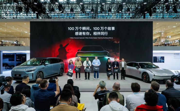 小鹏汽车达成百万台整车下线，小鹏 X9 超级增程领衔登陆广州车展， 「 剪腿版」全新一代 IRON 、 汇天陆地航母同台闪耀