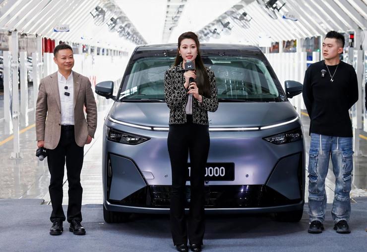 小鹏汽车达成百万台整车下线，小鹏 X9 超级增程领衔登陆广州车展， 「 剪腿版」全新一代 IRON 、 汇天陆地航母同台闪耀