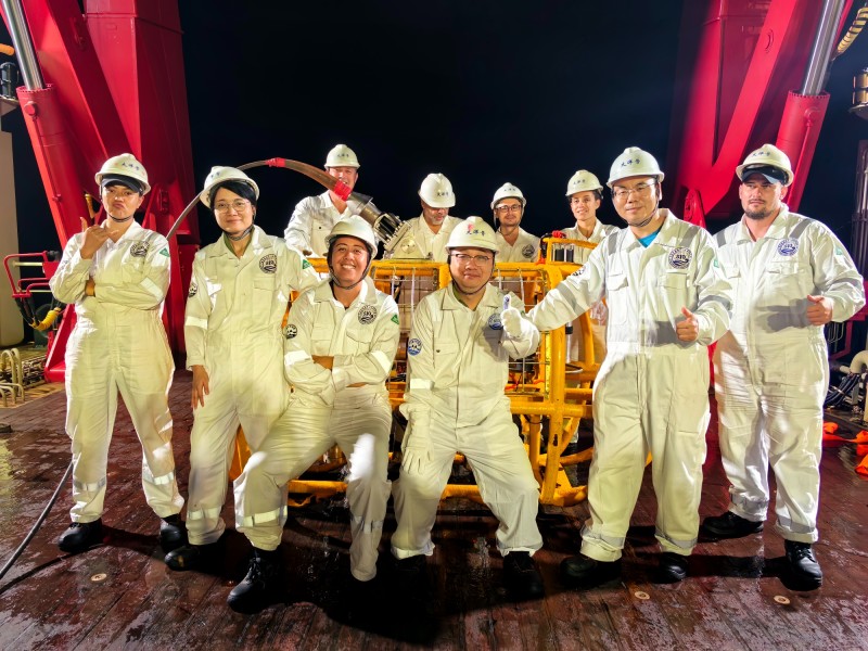 中库首次联合考察航次圆满完成