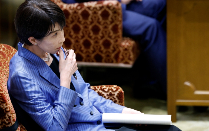 不到一个月，高市早苗被石破茂批了三次