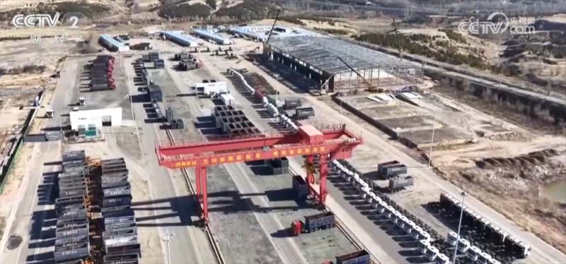 强冷空气来袭 多地铁路部门加大运力确保群众“温暖过冬”