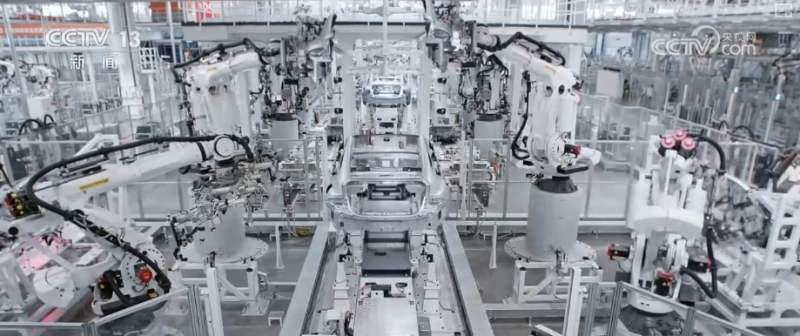 @高校毕业生，就业“大礼包”请查收！2025年秋招这几类人才成“香饽饽”↓