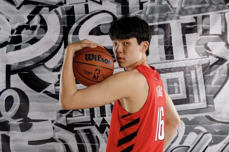 2个月赚了6.5亿！杨瀚森的位置比斯普利特更稳固，开拓者输球不是坏事