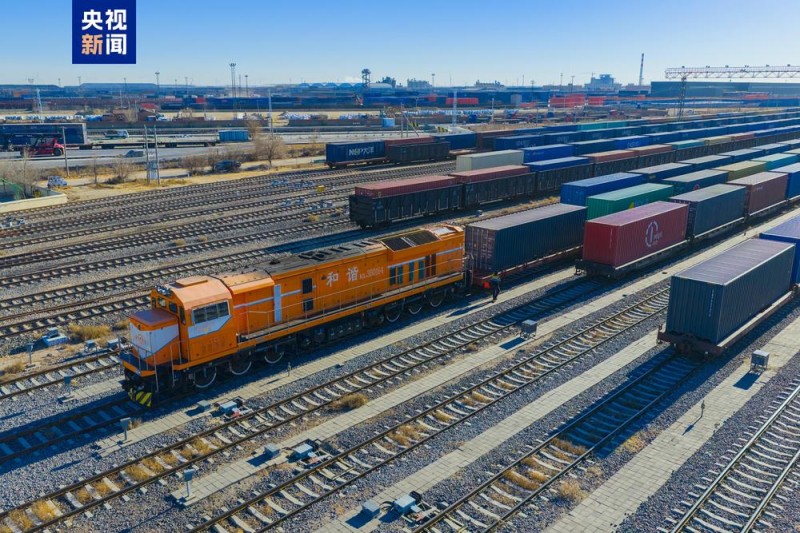今年中欧班列中通道通行量突破3500列