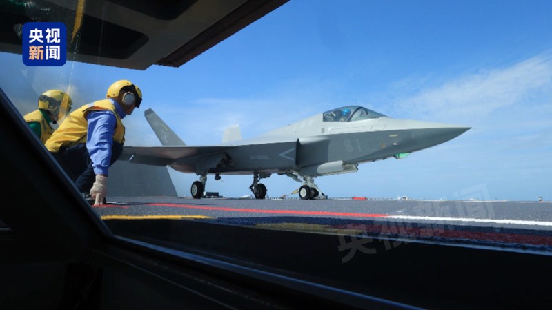 视频丨福建舰入列后首次海上实兵训练 多型舰载机亮相