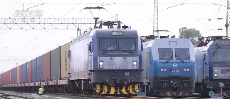 迈向“十五五”美丽图景・一线见闻 | “硬核”支撑发力 “钢铁驼队”加速启程