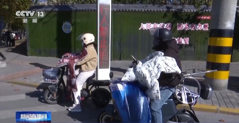 电动车“挡风被”藏风险 御寒装备这样选又暖又安全