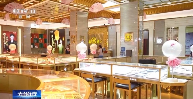 法治在线丨百万金饰被藏隐秘的角落 警方靠两分钟犬吠声破案