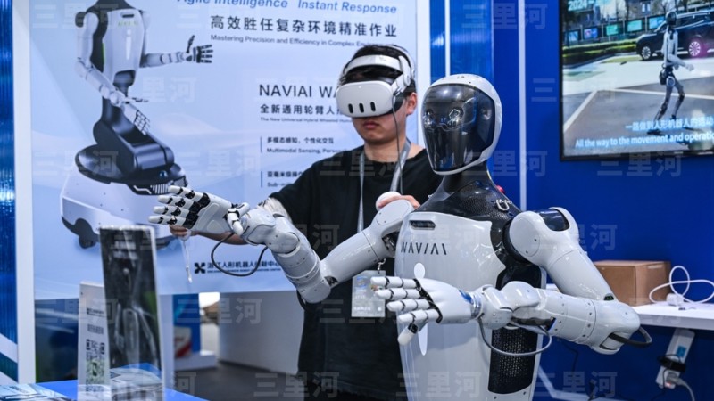 中国人形机器人,加速迈向“消费级”