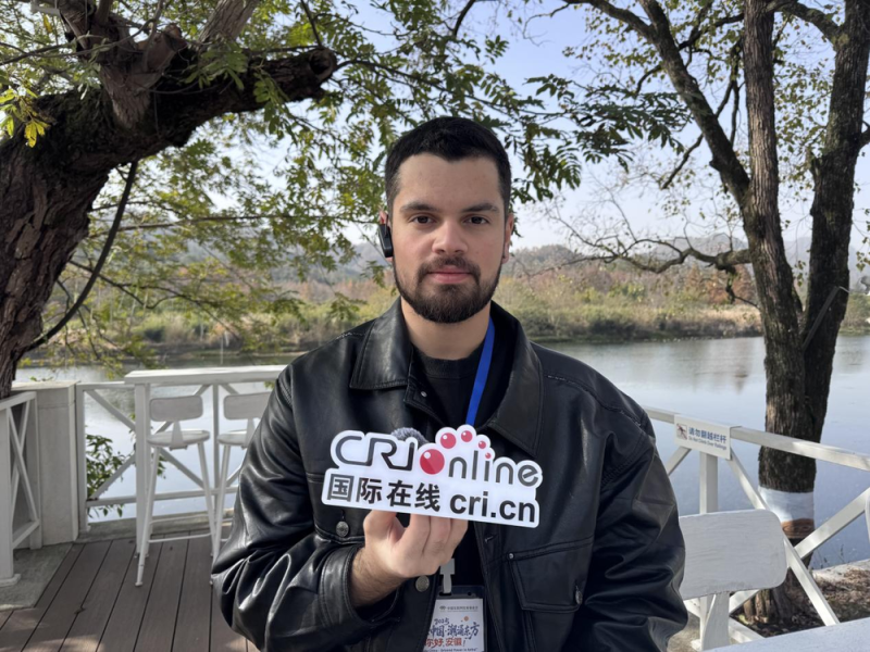 【2025打卡中国】多国网红博主在白墙黛瓦中寻觅生活的“小美好” 【2025打卡中国】多国网红博主在白墙黛瓦中寻觅生活的“小美好”